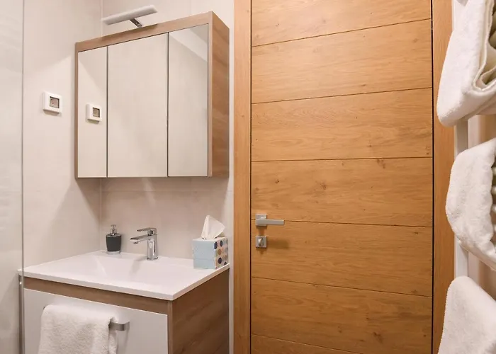 Maritimo アパート ザダル